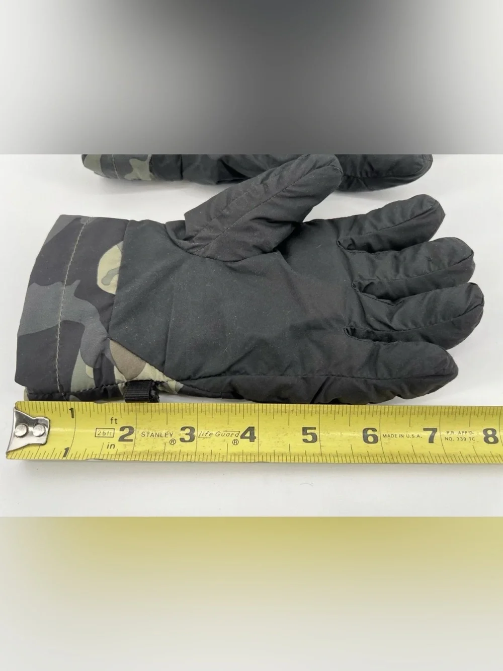 The North Face Youth Green Black Camo Gloves Large Lined Puffy